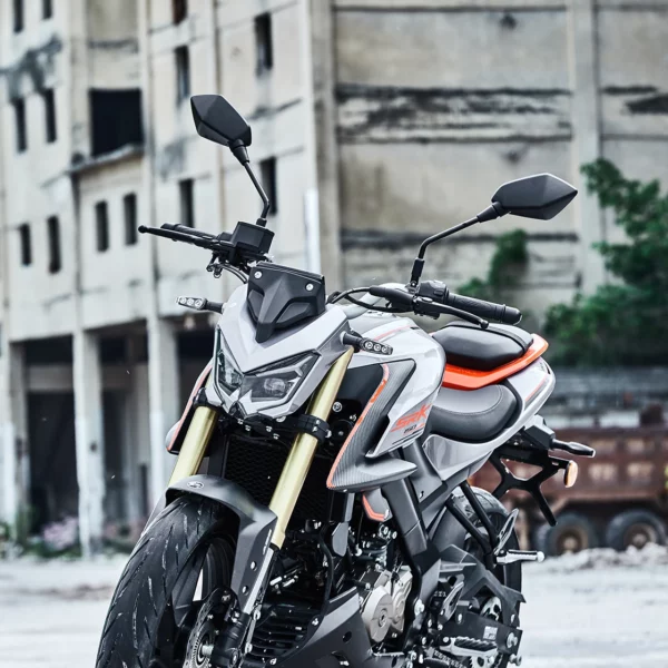SRK125S-lifestyle-1