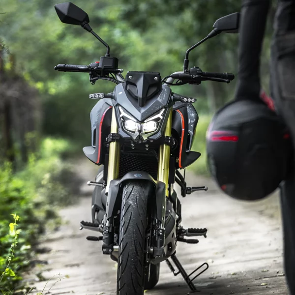 SRK125S-lifestyle-3